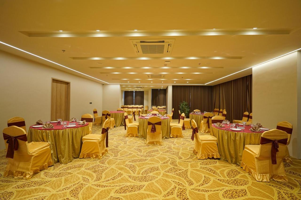 The Galleria Hotel Rajkot Luaran gambar